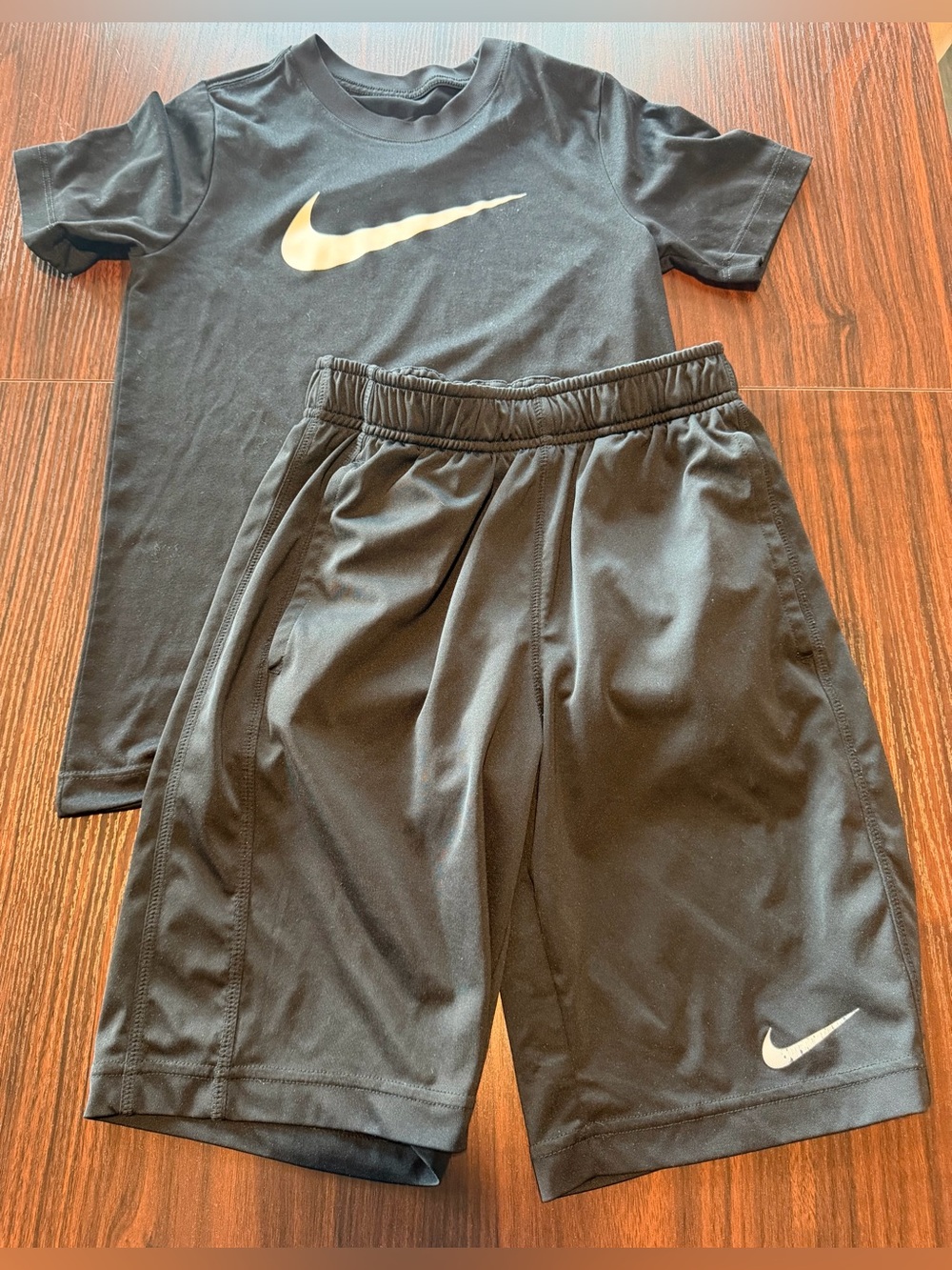Nike Boys Black Dri-FIT 2-Piece Athletic Set Swoosh T-Shirt & Shorts Size S
